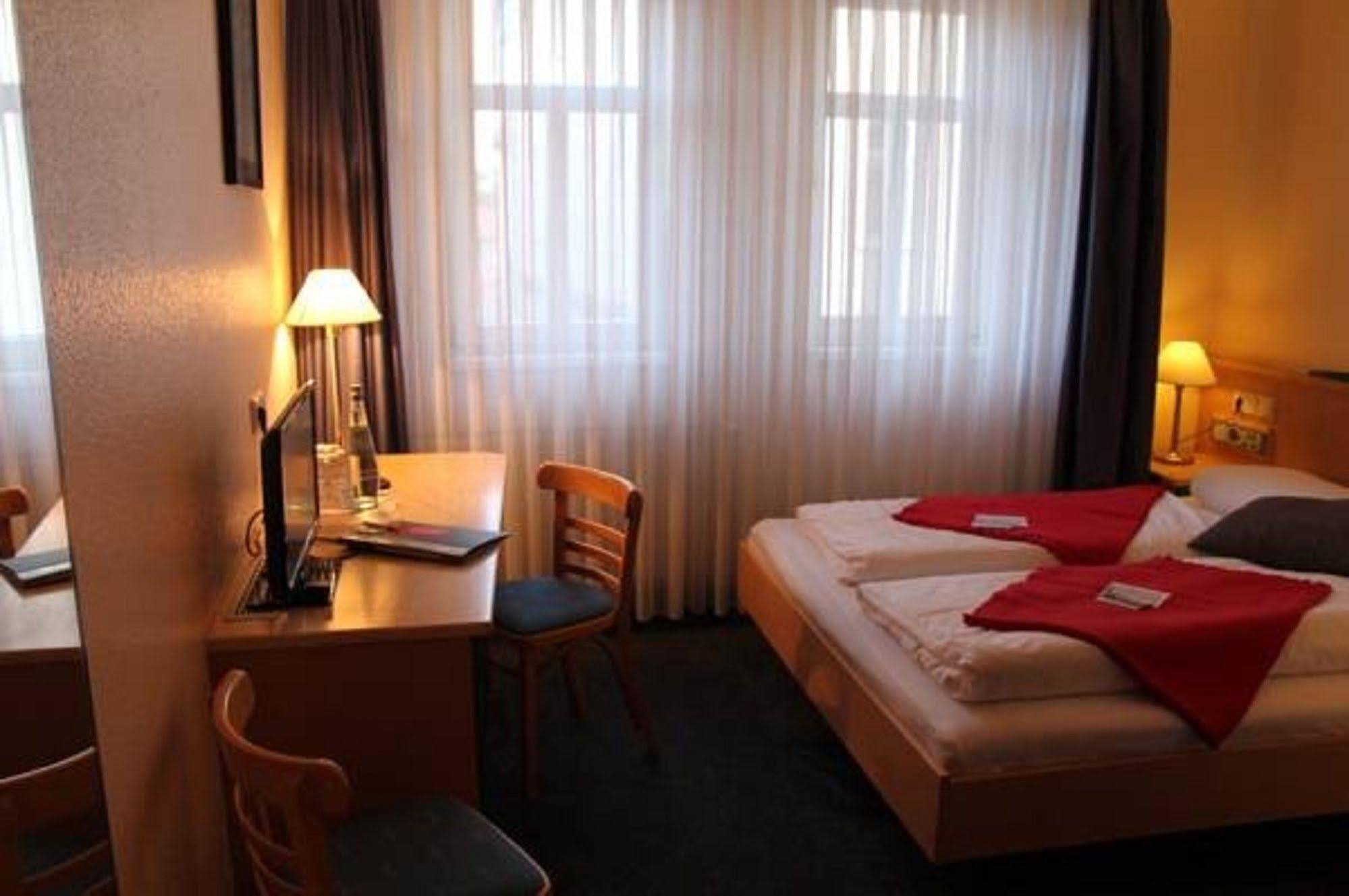 Hotel An Der Stadtmauer Muehlhausen  Ngoại thất bức ảnh